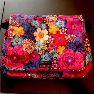 Vera Bradley computer bag. Lightly used but in great condition!